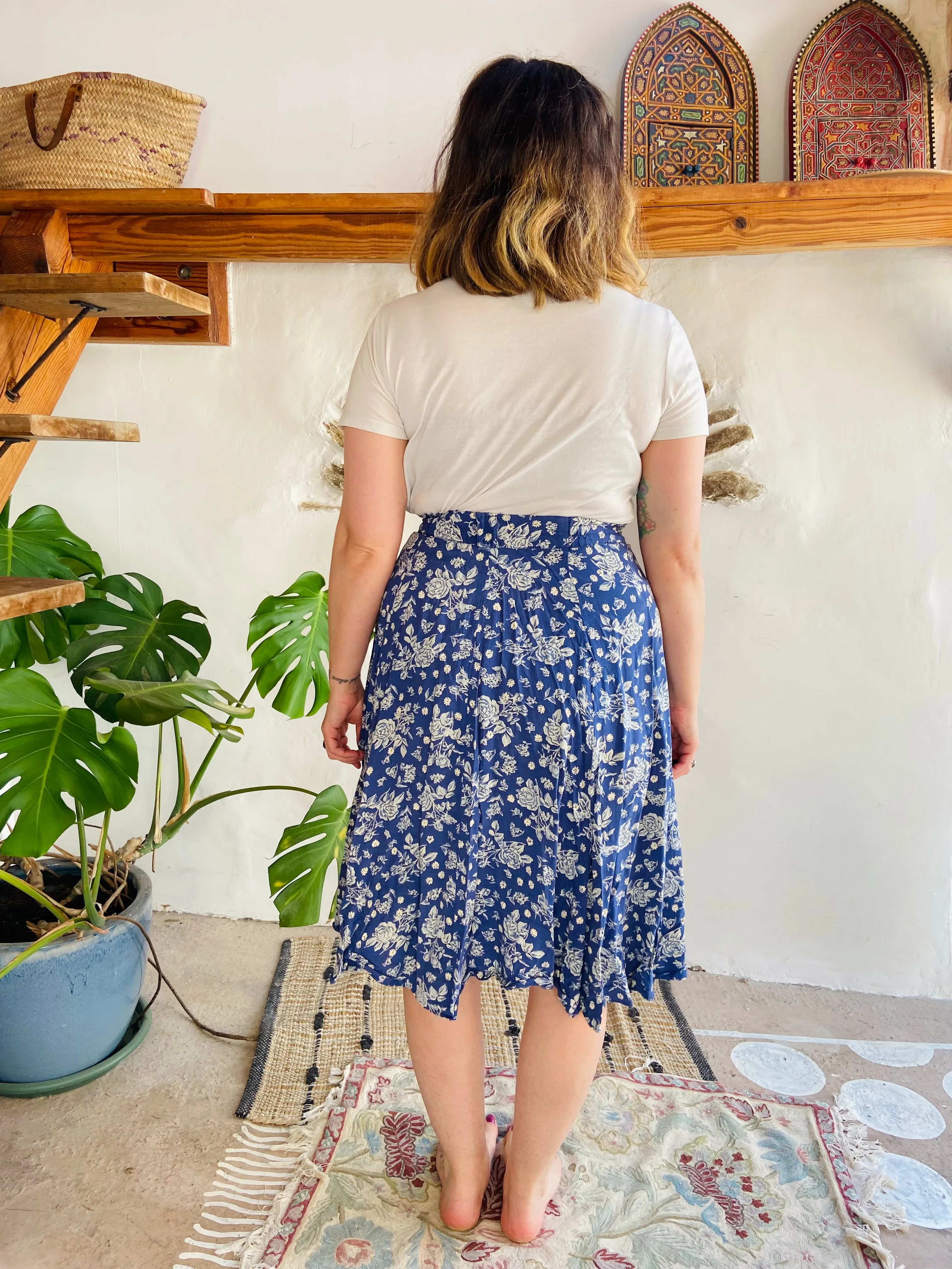 VINTAGE 90’s Blue & White Floral Midi Skirt - S/M