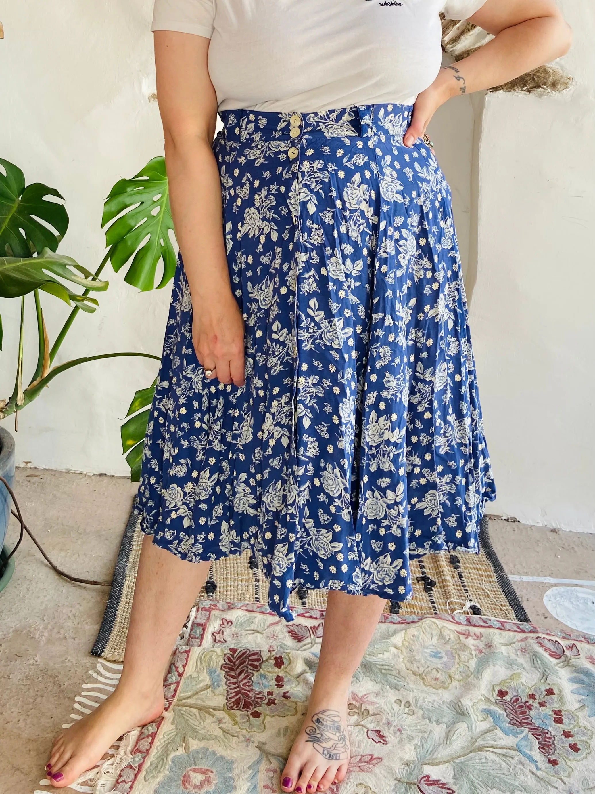 VINTAGE 90’s Blue & White Floral Midi Skirt - S/M