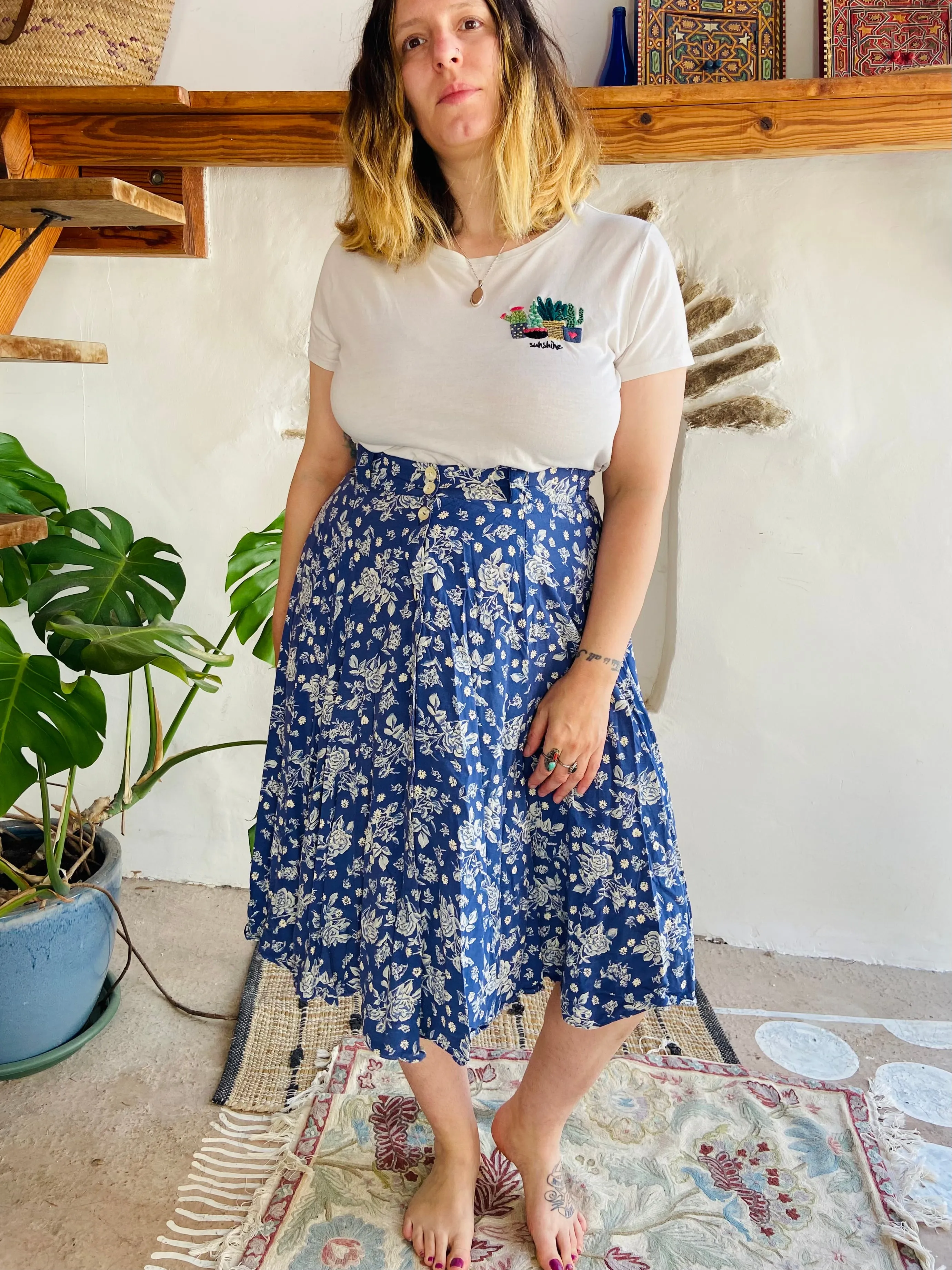 VINTAGE 90’s Blue & White Floral Midi Skirt - S/M