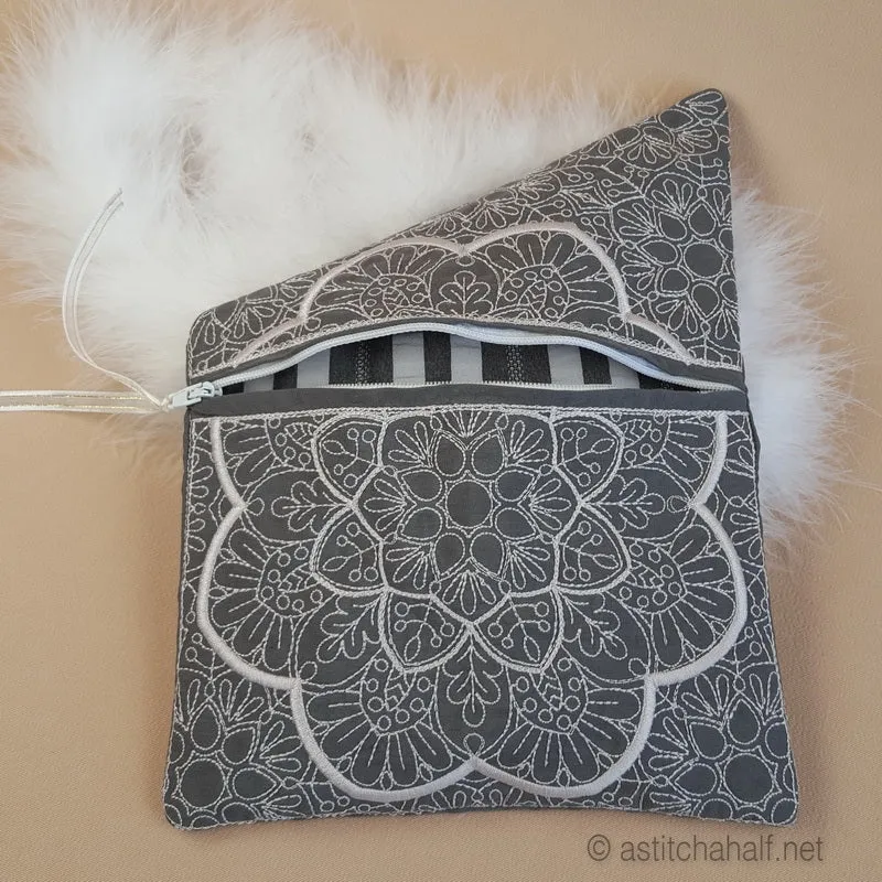 Winter Charm ITH Fold-over Clutch Purse